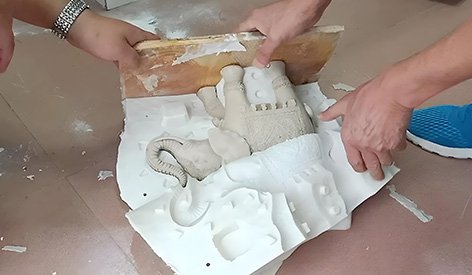 硅胶模具脱模